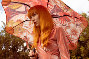 2024 Metro Kelly Thompson BLUNT Umbrella Model lifestyle View 2