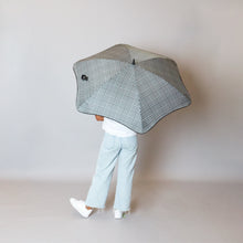 Load image into Gallery viewer, 2020 Classic Houndstooth Blunt Umbrella Model Back View