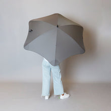 Load image into Gallery viewer, 2020 Charcoal Exec Blunt Umbrella Model Back View