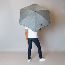 Load image into Gallery viewer, 2020 Classic Houndstooth Blunt Umbrella Model Back View
