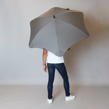 Load image into Gallery viewer, 2020 Charcoal Exec Blunt Umbrella Model Back View