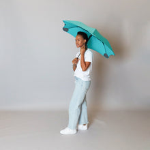 Load image into Gallery viewer, 2020 Metro Mint Blunt Umbrella Model Side View